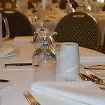 Hotel Heavenwood Suites Near Delhi Airport