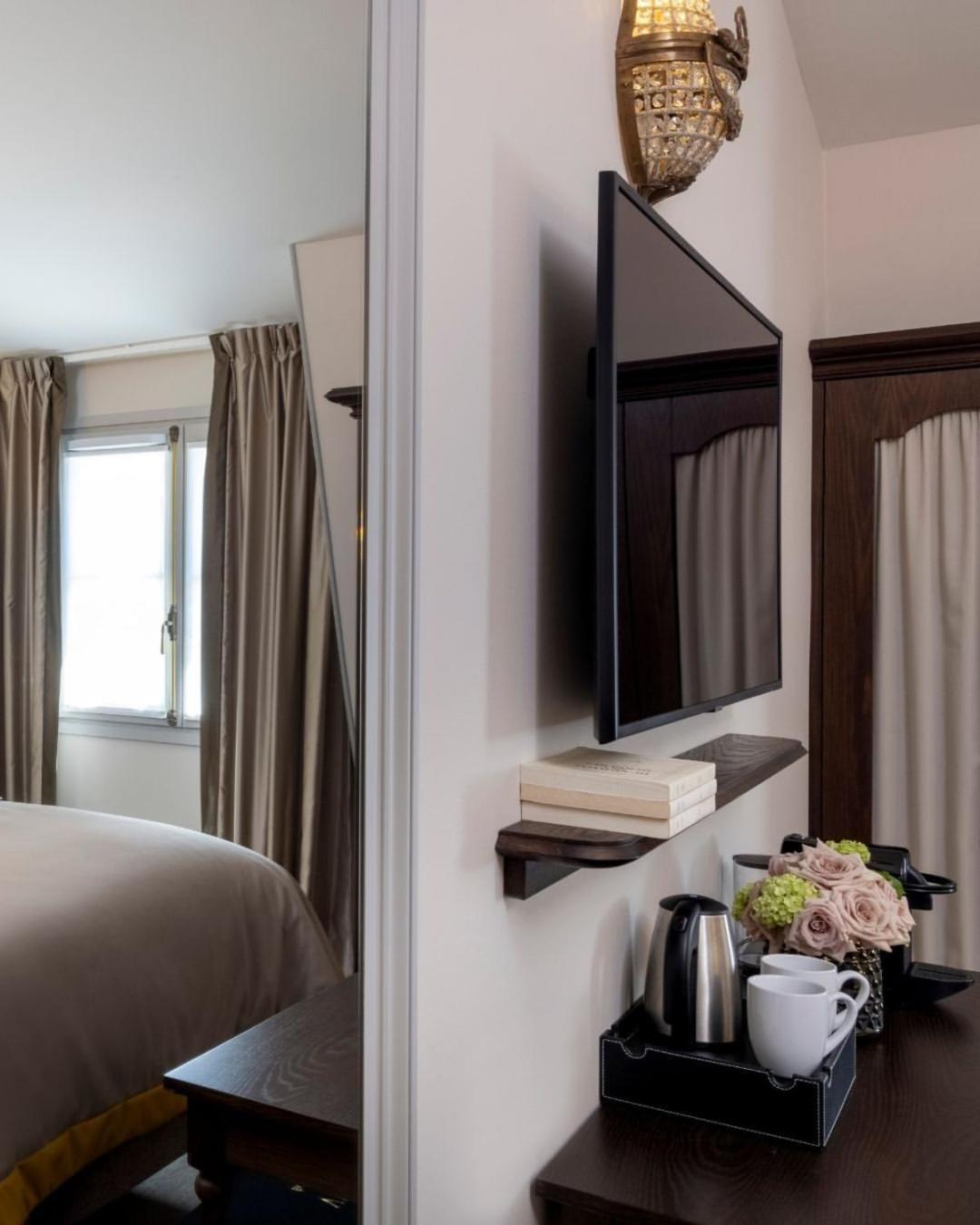 Heavenwood Near Delhi Airport Hotel