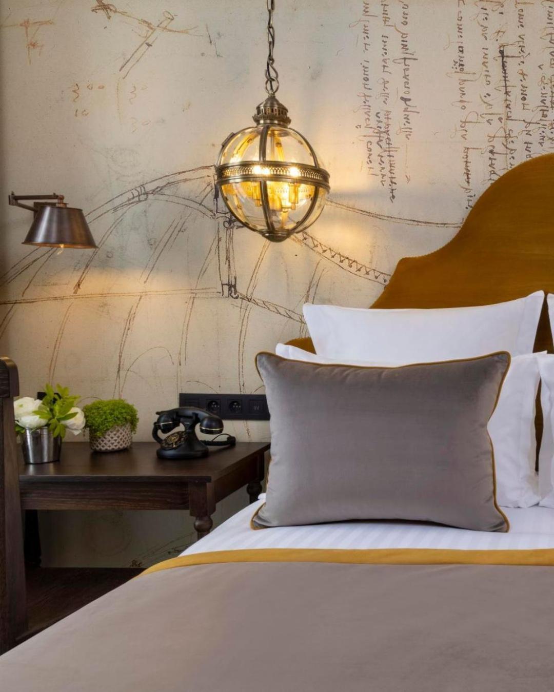 Hotel Heavenwood Near Delhi Airport New Delhi